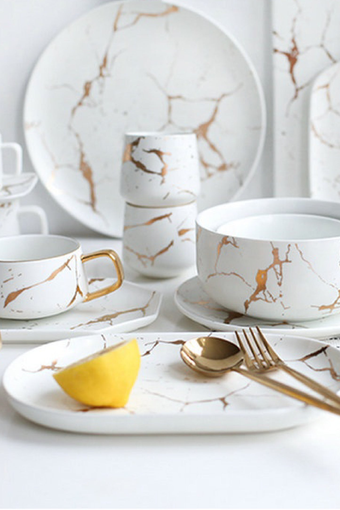 Plato Ovalado Marble & Gold